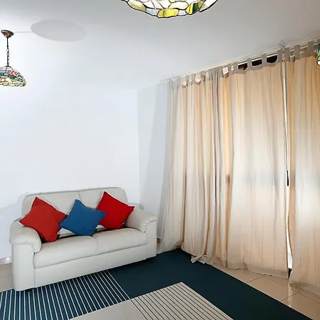 Frente Al Puerto De A 20 Metros De La Playa. Apartment