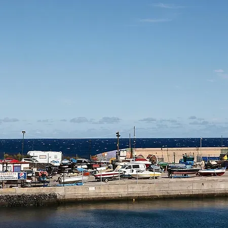 Frente Al Puerto De A 20 Metros De La Playa. * Candelaria