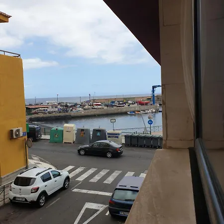 Frente Al Puerto De A 20 Metros De La Playa.