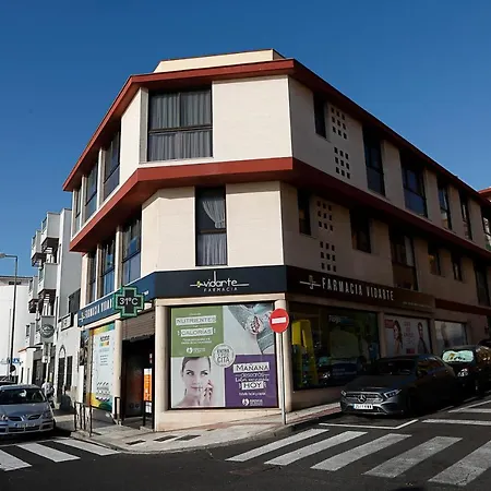 Frente Al Puerto De A 20 Metros De La Playa.
