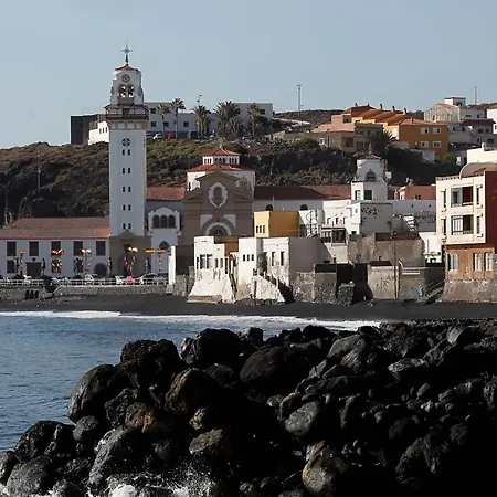 Frente Al Puerto De A 20 Metros De La Playa.