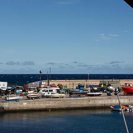 Frente Al Puerto De A 20 Metros De La Playa. カンデラリア